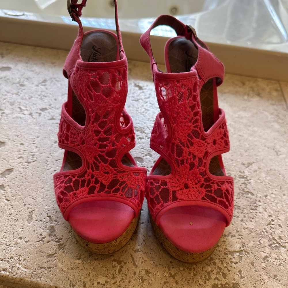 Lucky Brand Pink Sandals with Intricate Design